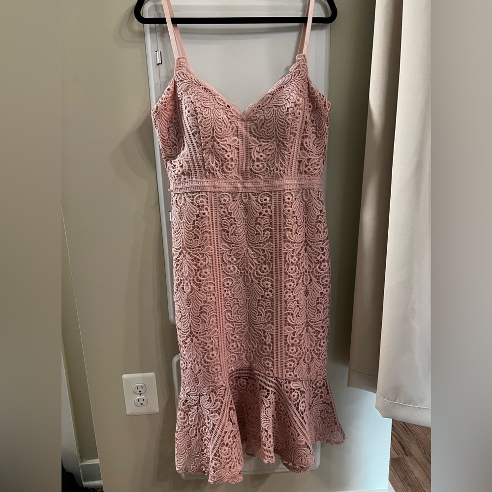 GUESS Blush Pink Lace Midi Dress with Ruffle Hem
